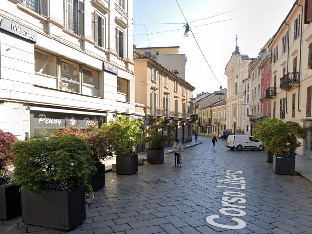 Locale Commerciale in vendita a Centro, Piemonte