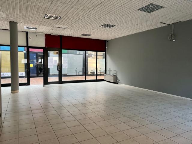 Locale Commerciale in vendita a Piemonte, Cuneo