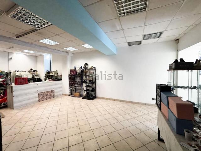 Locale Commerciale in vendita a Caleotto, Lecco