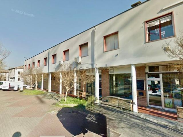 Locale Commerciale in vendita a Cinghio, Parma