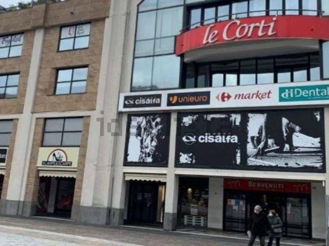 Locale Commerciale in vendita a Biumo Superiore, Varese