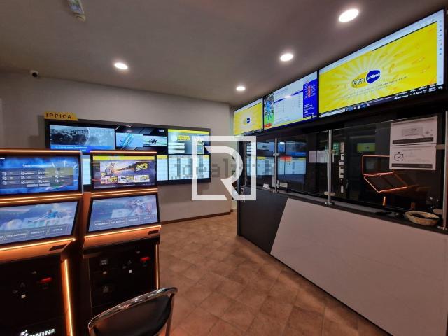 Locale Commerciale in vendita a Bellaria