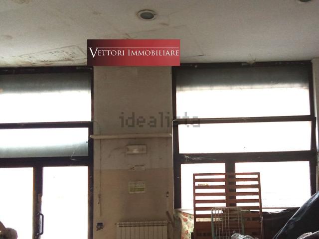 Locale Commerciale in vendita a Prato, Toscana