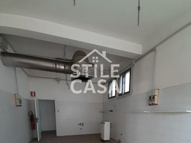 Locale Commerciale in vendita a Castelfranco Di Sotto, Toscana