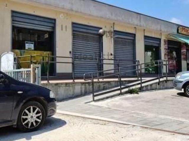Locale Commerciale in vendita a Eboli, Campania