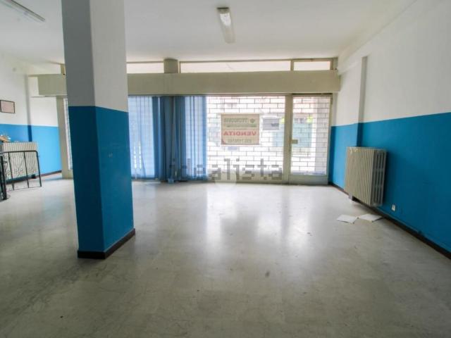 Locale Commerciale in vendita a Dalmine, Lombardia