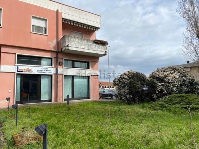 Locale Commerciale in vendita a Bussolengo, Veneto