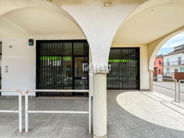 Locale Commerciale in vendita a Madignano, Lombardia