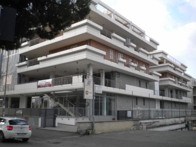 Locale Commerciale in vendita a Municipio Roma X, Roma Capitale
