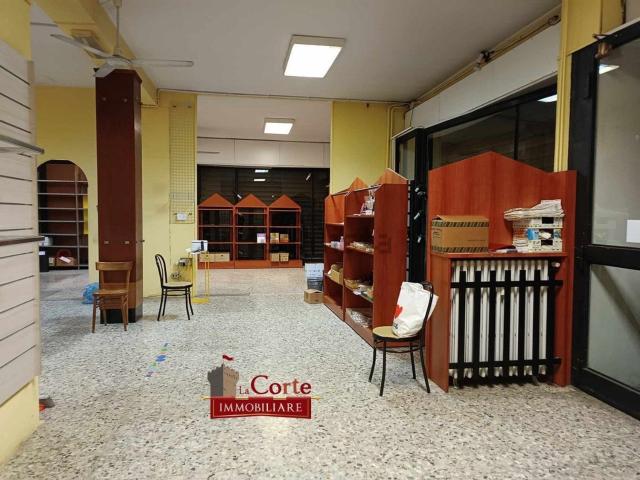 Locale Commerciale in vendita a Senago, Lombardia