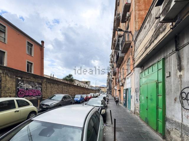 Locale Commerciale in vendita a Municipalità 2, Mercato