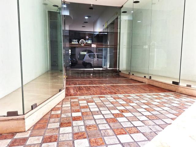 Locale Commerciale in vendita a Libertà, Puglia