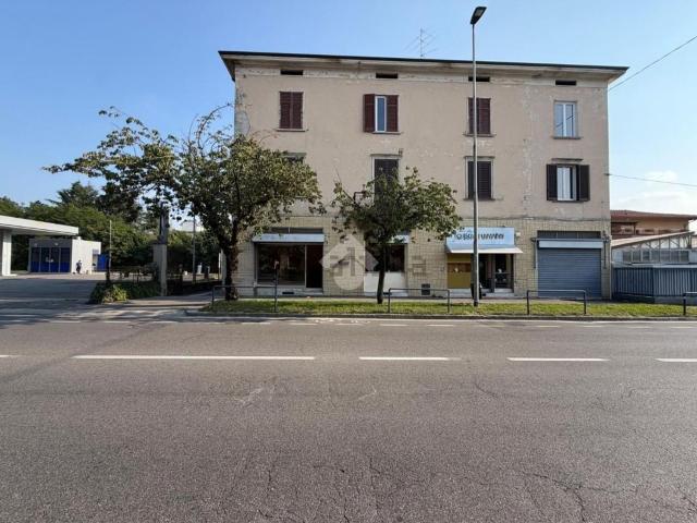 Locale Commerciale in vendita a Ronchi, Bergamo