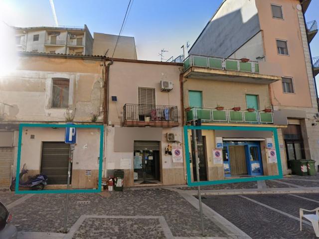 Locale Commerciale in vendita a Benevento, Campania