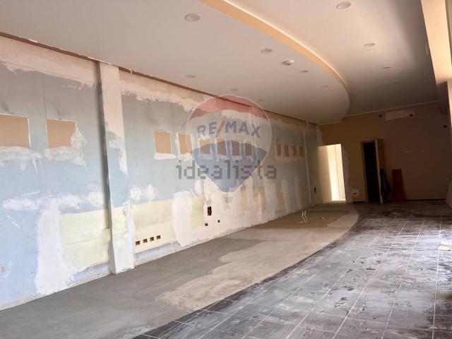 Locale Commerciale in vendita a Poggiofranco, Puglia