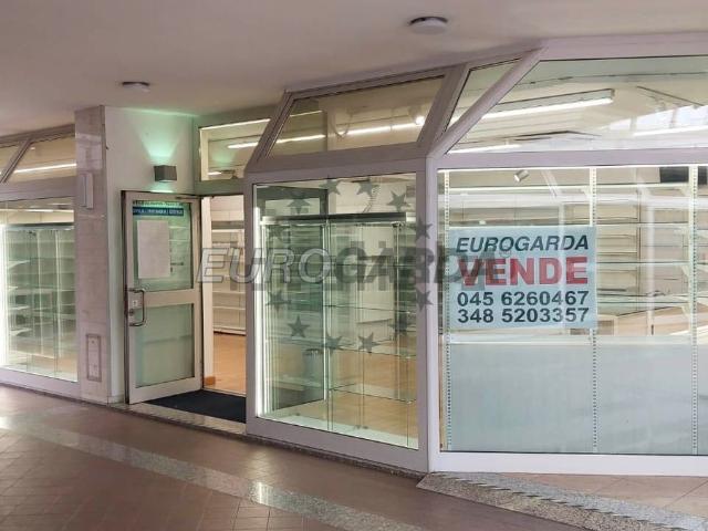 Locale Commerciale in vendita a Affi, Veneto