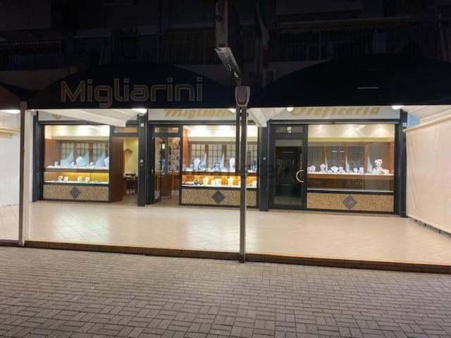 Locale Commerciale in vendita a Jesolo, Veneto