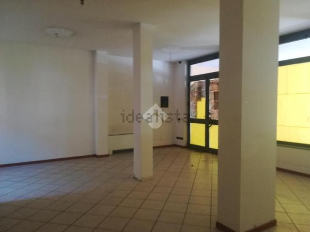 Locale Commerciale in vendita a Busto Garolfo, Lombardia