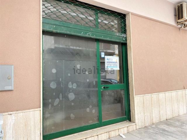 Locale Commerciale in vendita a Puglia, Lecce