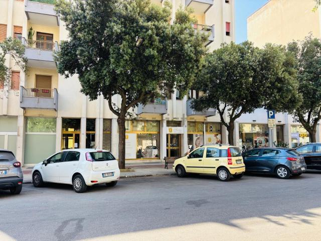 Locale Commerciale in vendita a Puglia, Lecce