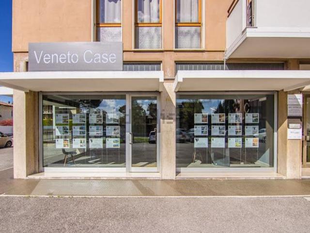 Locale Commerciale in vendita a Mortise, Padova