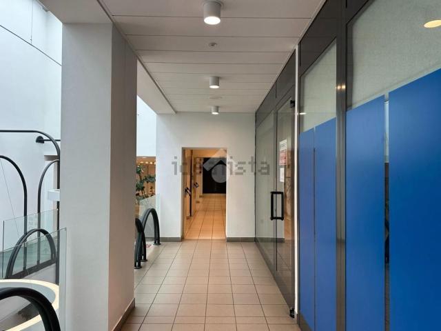 Locale Commerciale in vendita a Comunità della Vallagarina, Borgo Sacco