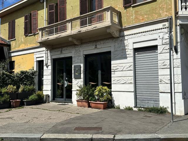 Locale Commerciale in vendita a Bertolla, Piemonte