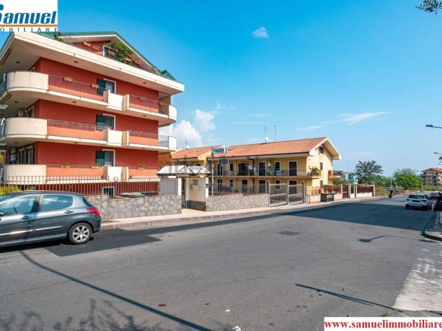 Locale Commerciale in vendita a Santa Maria la Strada, Giarre