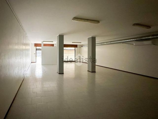 Locale Commerciale in vendita a Ghedi, Lombardia