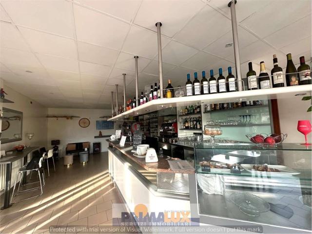 Locale Commerciale in vendita a Cesano Maderno, Lombardia
