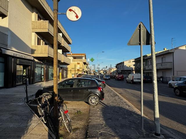 Locale Commerciale in vendita a Scerne, Pineto