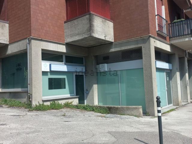 Locale Commerciale in vendita a Santo Stefano, Lecco
