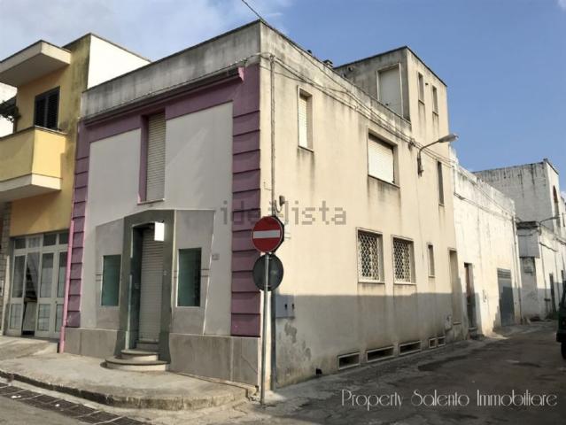 Locale Commerciale in vendita a Puglia, Lecce