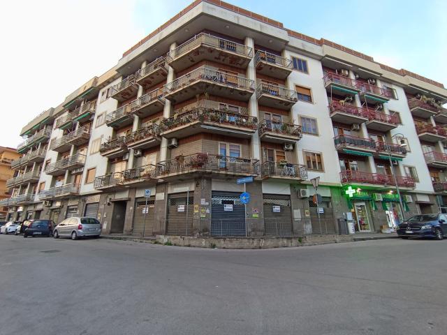 Locale Commerciale in vendita a Salerno, Campania
