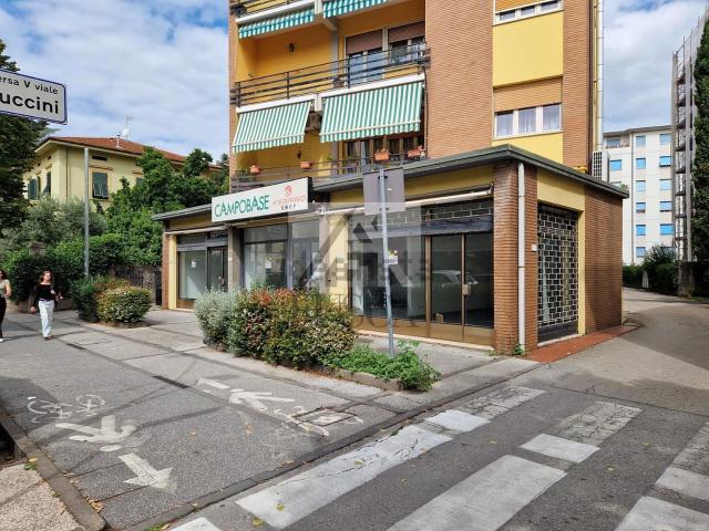Locale Commerciale in vendita a Sant'Anna, Bagni Di Lucca Ponte