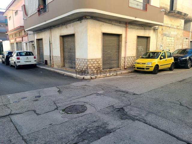 Locale Commerciale in vendita a Puglia, Taranto