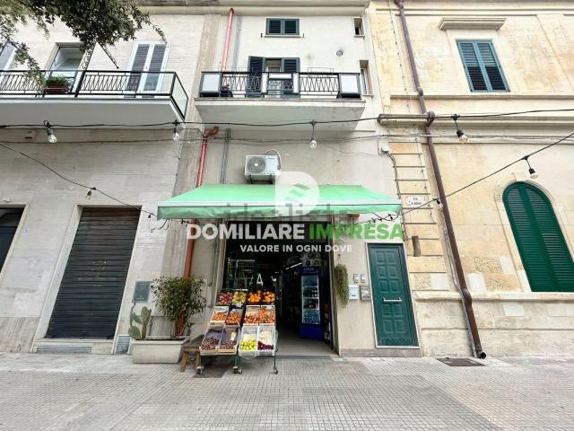 Locale Commerciale in vendita a Puglia, Lecce