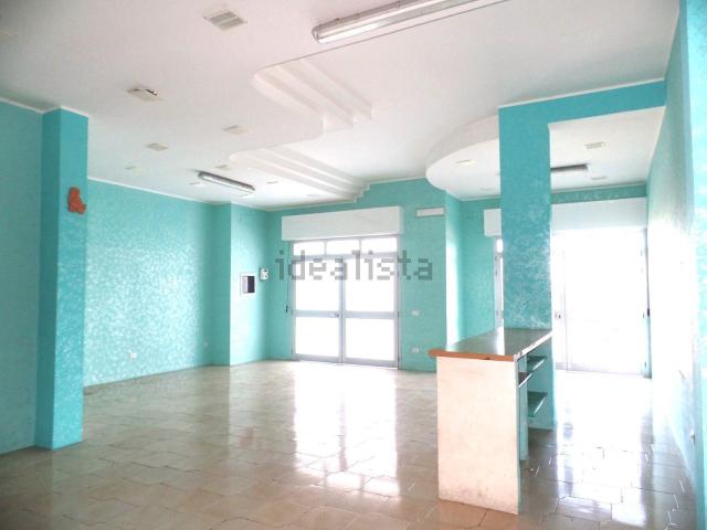 Locale Commerciale in vendita a Puglia, Taranto