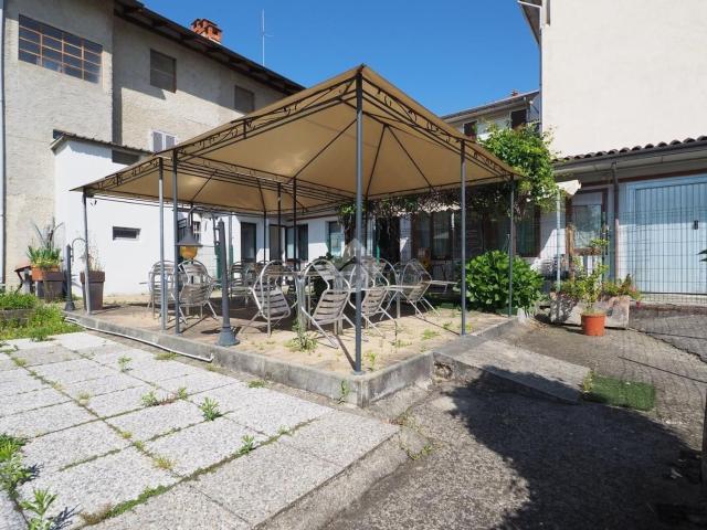 Locale Commerciale in vendita a Piemonte, Vercelli