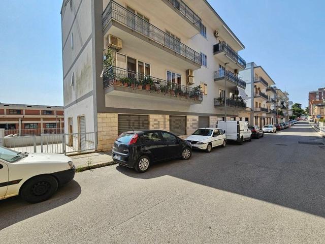 Locale Commerciale in vendita a Putignano, Bari