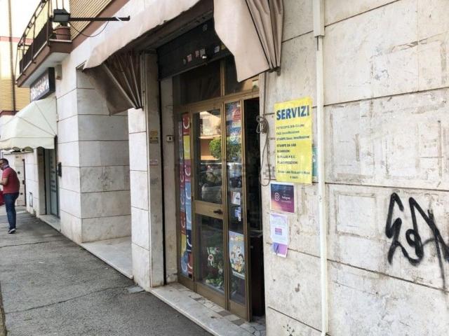 Locale Commerciale in vendita a Primavera, Roma Capitale