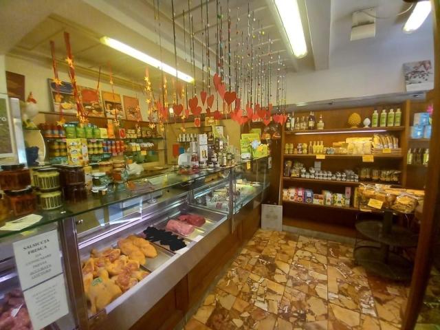 Locale Commerciale in vendita a San Concordio, Bagni Di Lucca Ponte