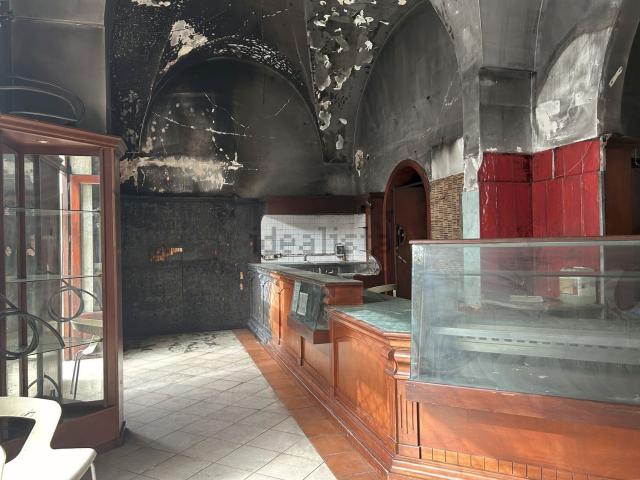 Locale Commerciale in vendita a Puglia, Lecce