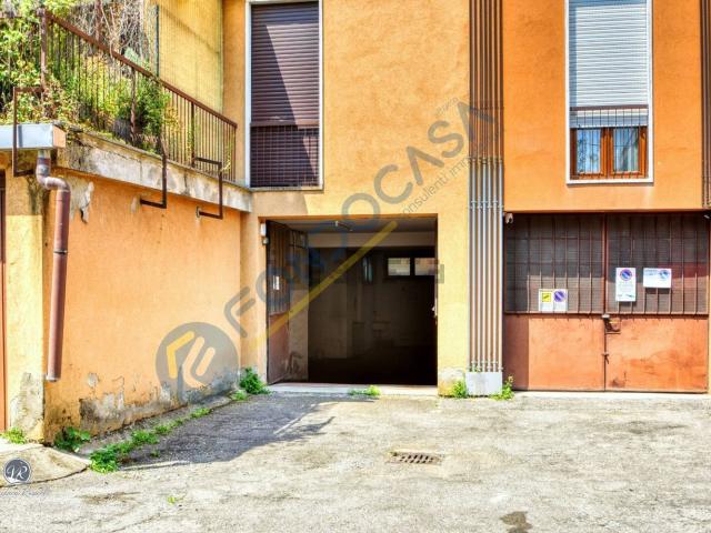 Locale Commerciale in vendita a Castelletto, Senago