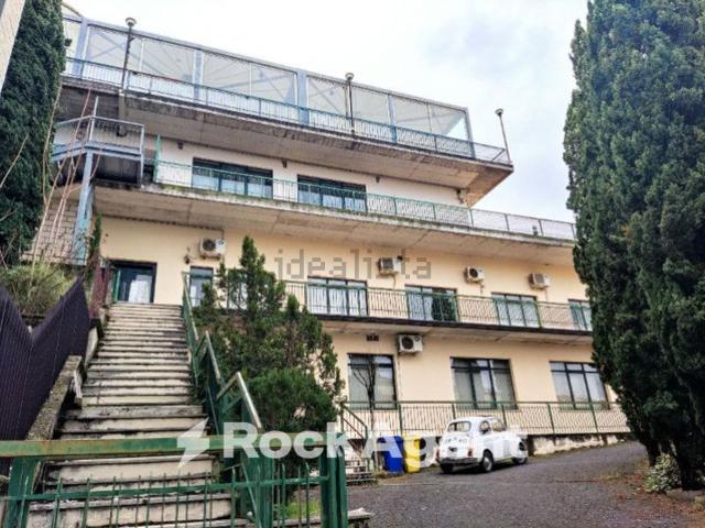 Locale Commerciale in vendita a Lauria Superiore, Basilicata