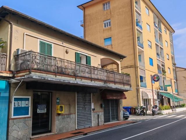 Locale Commerciale in vendita a Ventimiglia, Liguria