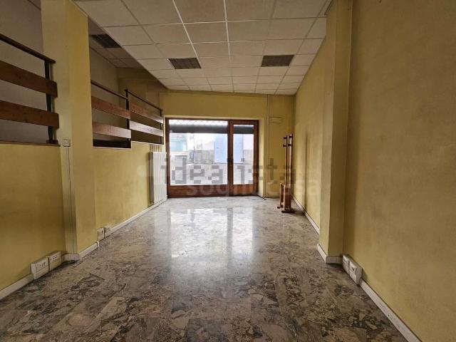 Locale Commerciale in vendita a Clusone, Lombardia