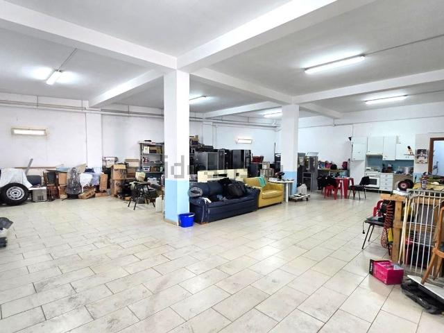 Locale Commerciale in vendita a Siponto, Puglia