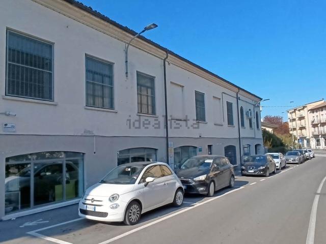 Locale Commerciale in vendita a Crema Nuova, Crema
