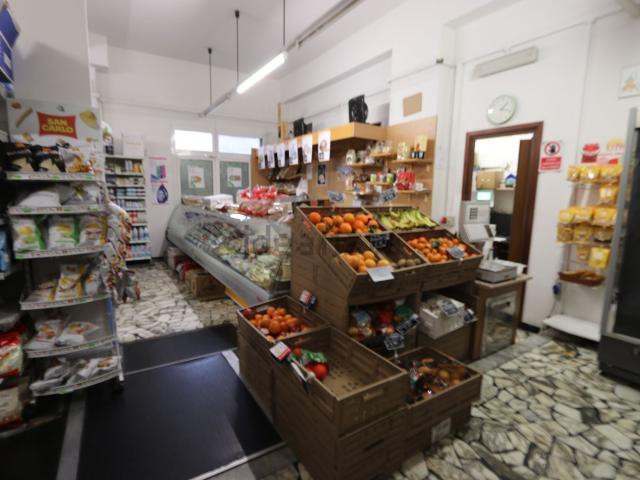 Locale Commerciale in vendita a Masone, Liguria